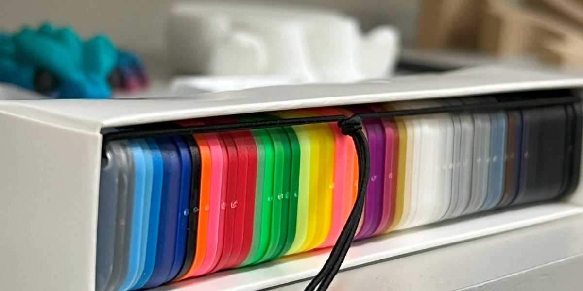 El filamento de plástico como material para la impresión 3D en Grupo-Regio