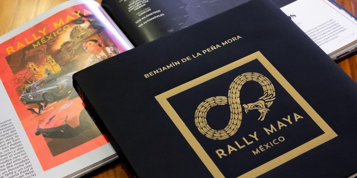 Imagen de libro con portada negra y estampado dorado del Rally Maya México, acompañado de páginas interiores con fotografías de autos clásicos y arte colorido, ejemplo de impresión editorial premium y acabados de lujo realizada en Cancún por Grupo Regio.
