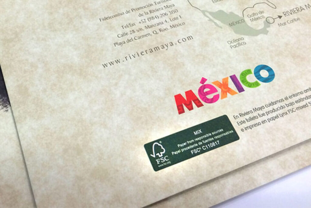 Folleto turístico de México impreso en papel certificado FSC con acabados sostenibles.