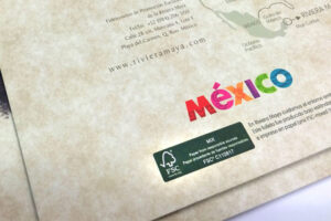 Folleto turístico de México impreso en papel certificado FSC con acabados sostenibles.
