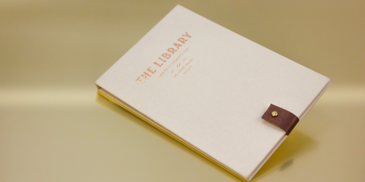 Porta menú de cuero con hotstamping dorado para restaurante de hotel de lujo